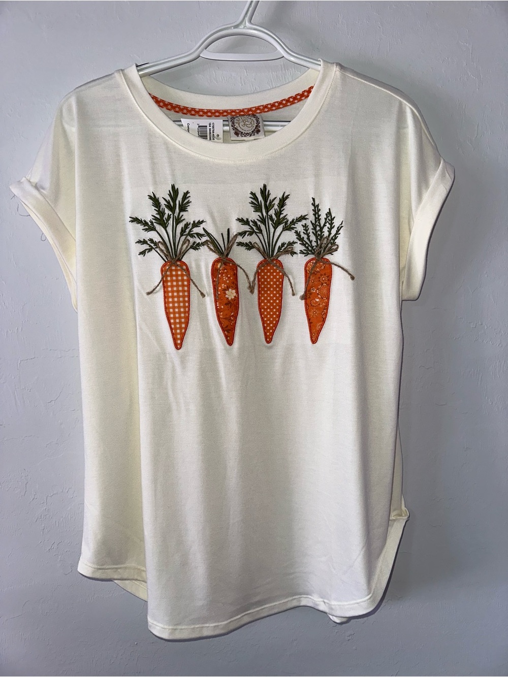 Cream Short Sleeve Tee with Orange Carrot Motif